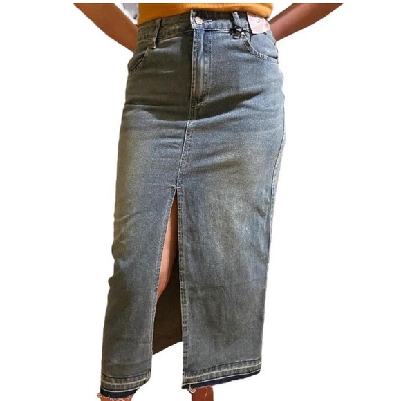 HAPPILY GRAY denim frayed w middle slit denim jean skirt w back pockets NWT - Picture 1 of 7